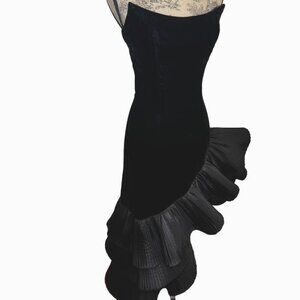 VTG Victor Costa Black Velvet Bustier Strapless 3 Pleated Ruffle Hem Gown Sz 6